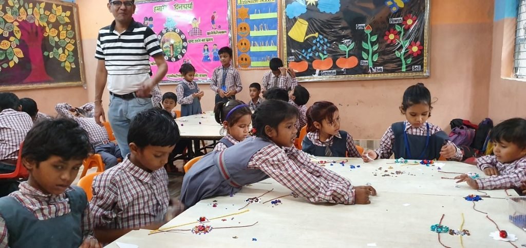 avanta team csr activity rakhi making
