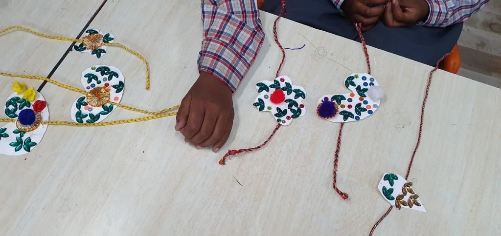 avanta team csr activity rakhi making