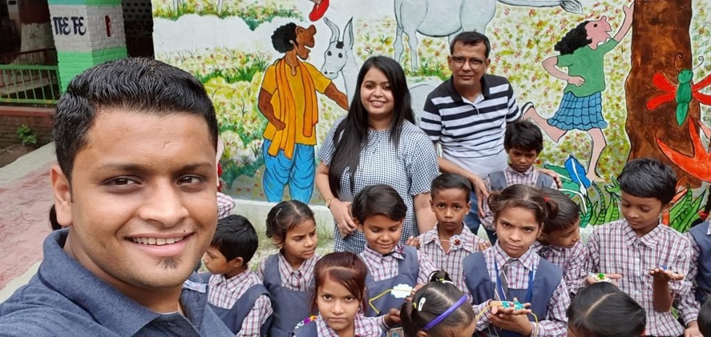 avanta team csr activity rakhi making