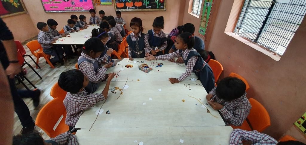 avanta team csr activity rakhi making